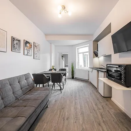 Apartament B4 Ruhiges 2-zimmer-studio Mit Balkon *