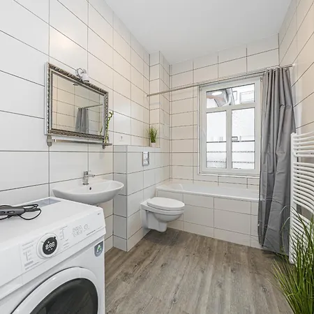 B4 Ruhiges 2-zimmer-studio Mit Balkon